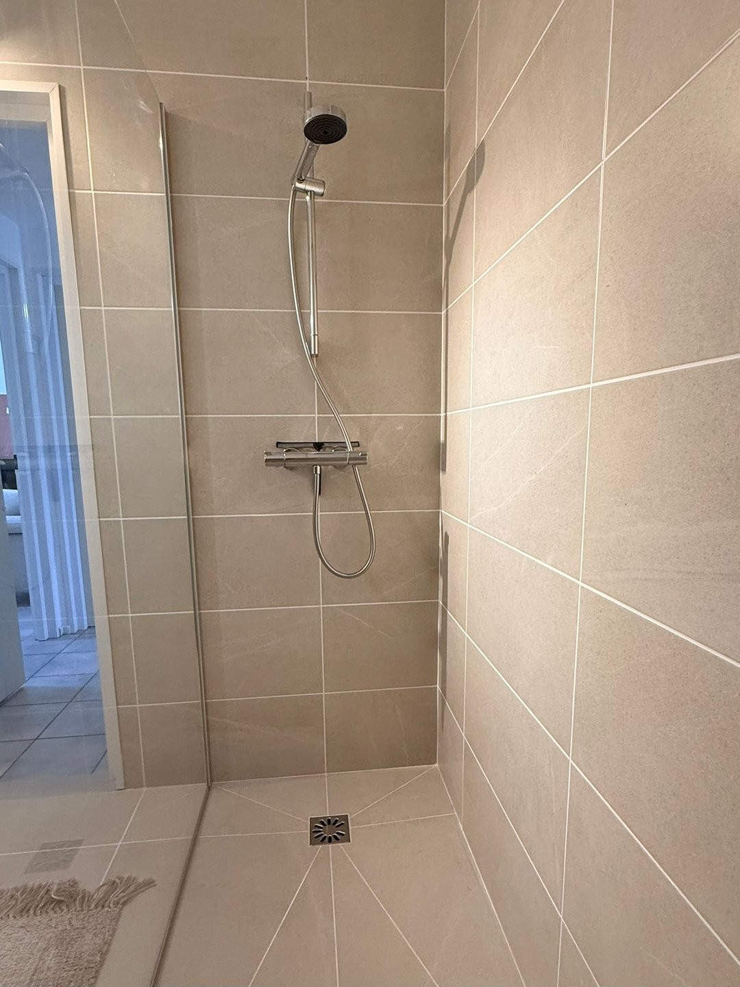 Chateau cazaleres villa campagne 99 moderne badkamer met inloopdouche