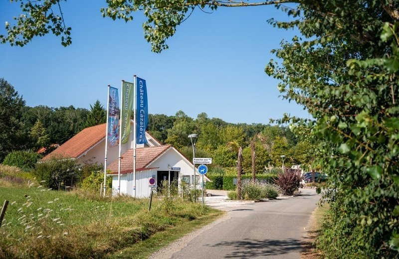 Receptie toegangsweg vakantiepark chateau cazalres