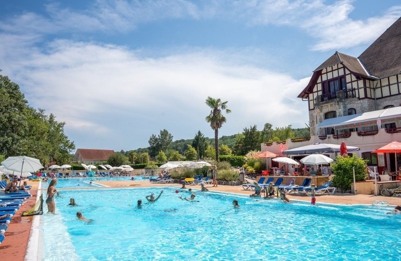 Zwembad chateau cazaleres